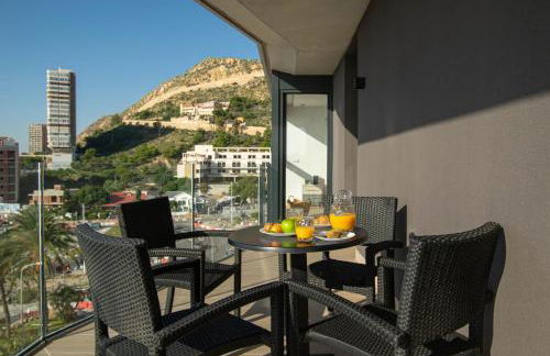 Primera linea de playa con vistas directas al mar-Apartamento premium Albufereta - Photo 14