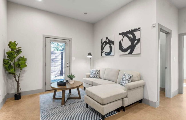 Chic & Homey 3BR Close to Downtown - Photo 12