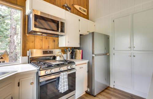 Cozy and Chic Lake Arrowhead Cabin with Deck! - Foto 12