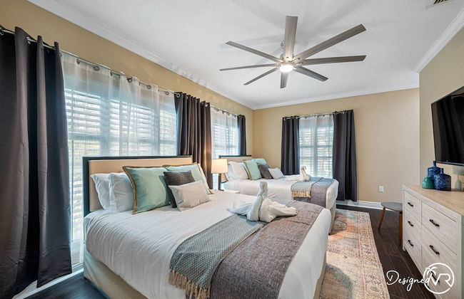 8BR Villa with Heated Pool Near Beach - Foto 22