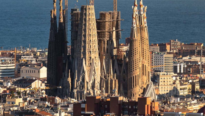 Sagrada Familia tour con torre di arrampicata  - Foto 3, An aerial shot of the Sagrada Familia