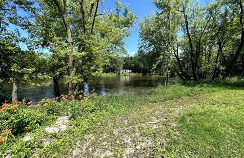 Riverside Retreat - Renovated Home on 15 Acres! - Foto 2