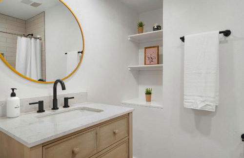 Large Home, 2 Living Rooms, Great for Family/Pets! - Foto 13