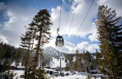 Slopeside & Spacious Home WITH Parking - Foto 29