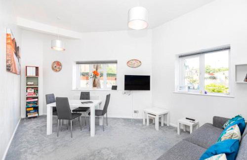 PRINCES COURT by BOURNECOAST- Holiday Apartment with Patio Garden, Parking and WIFI - FM8455 - Foto 7