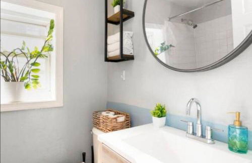 Chic 5 BD home in Little Italy - Foto 42