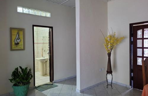 Casa espaçosa com linda piscina - Foto 8