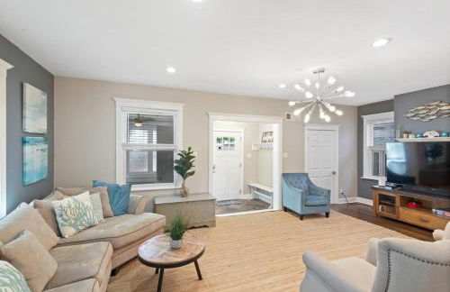 Dazzling Bungalow within 2 Blocks of Beach - Foto 1