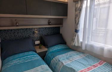 Pet friendly Holiday Home located at 5 Star award winning Shorefield Country Park - within walking distance to Milford on sea Beach - Photo 12