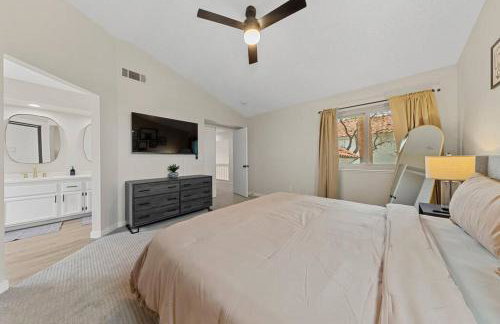 4Br Model Home w Pool and Pool table in Henderson - Foto 16