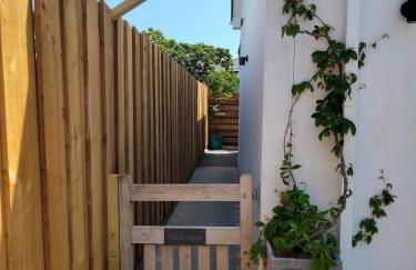 Modern cosy apartment walking distance to many cove beaches and coast path walks as well as the famous Helford river - Foto 5