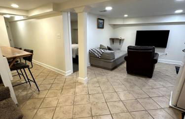 Elegant Garden Suite Minutes Walk to Union Market and NoMa Metro - Foto 8