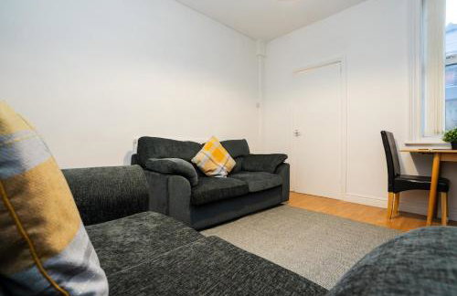 Comfy 4 Bed House near Notts City Centre - FREE Parking - Foto 64