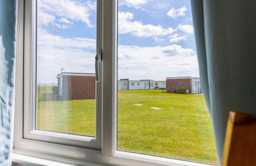Sea View Holiday Chalet, access to sandy beach - Pets go free - Foto 11