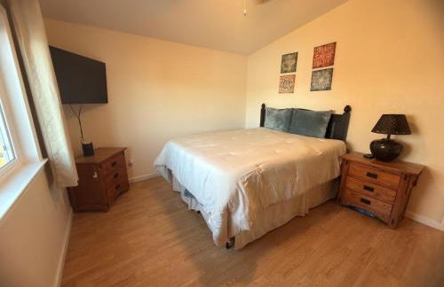 Lake View Home Community Pool in Riviera Heights - Foto 18