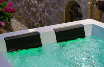 Pamelas House with Jacuzzi - Photo 27