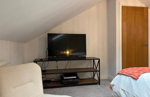 4BR - 3BA - Fast Wi-Fi - Free Parking - Garden - EV Point - Photo 18