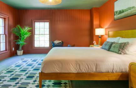 Relax in Style at Historic Modern on Main with Modern Amenities Wooded Views - Foto 46