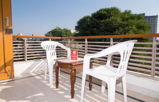 OYO 11064 Home Elegant 3BHK Villa Near Hiran Magri - Photo 18