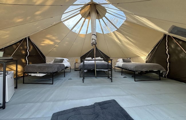 Cozy Winter Hot Tent With Log Burner, Tv & Hot tub - Photo 3