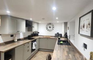 Cwm Uchaf Holiday Home, hot tub and horse view! - Photo 12