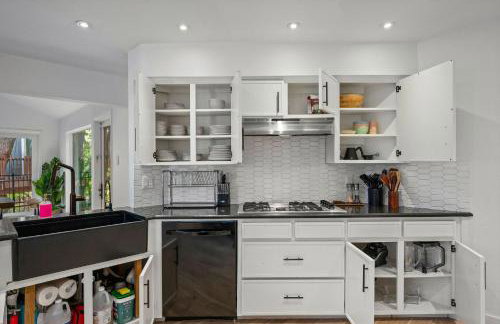 Garland Treehouse Villa: Patio Feasts & Creekside by Vacation Your way - Foto 21