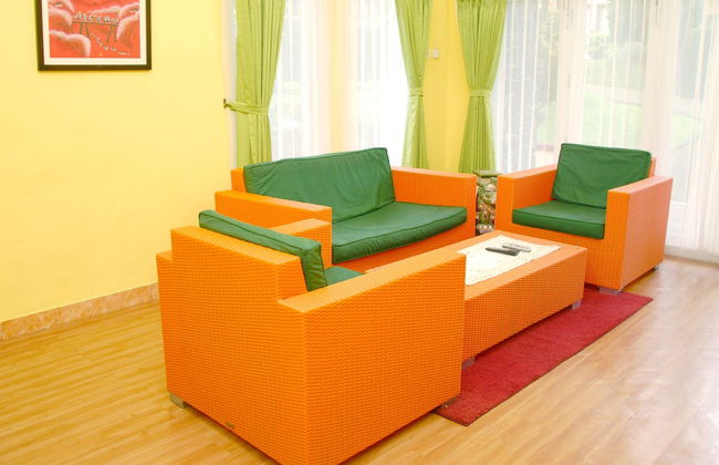 Villa ChavaMinerva Istana Bunga-Lembang - Photo 8