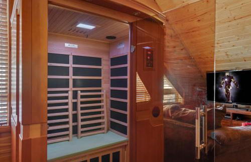 Rimfire Refuge by KABINO Hot Tub Fire Pit Sauna PS3 Grill WiFi Loft - Foto 9