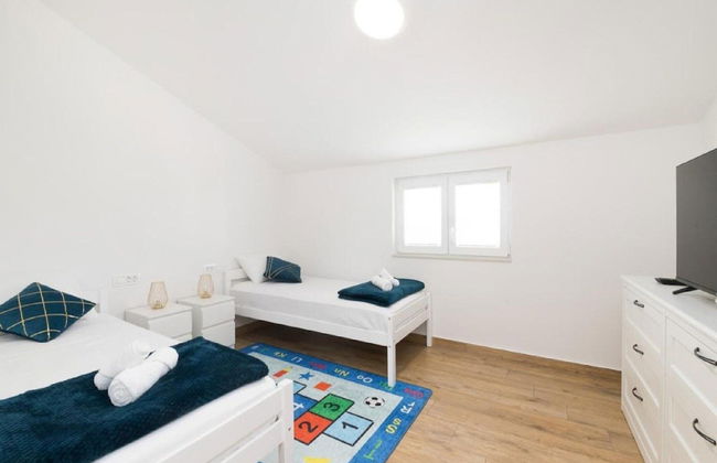 Apartments Mistral - Three Bedroom Apartment With Balcony and Shared Pool - Foto 9