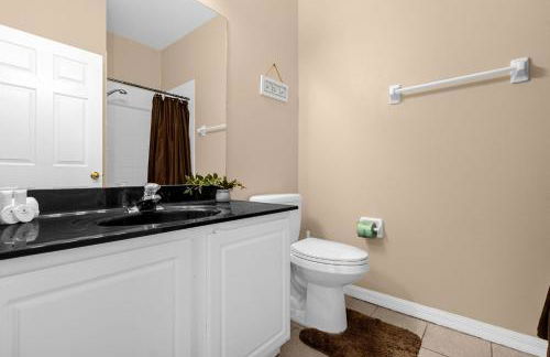 Upstay Home w Pool Hot Tub & Patio - Pet Friendly - Foto 37