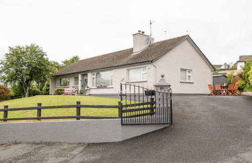 27 Pinewood Hill - Photo 1