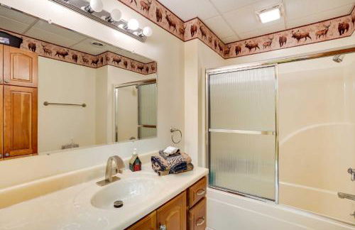 Pet-Friendly Vienna Cabin with Screened-In Porch! - Photo 16