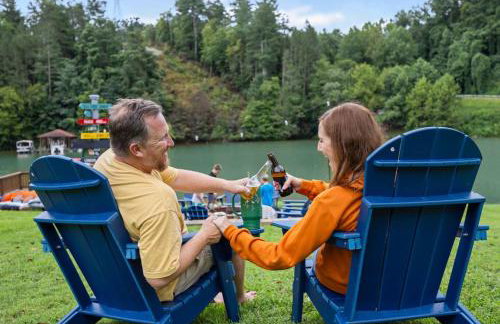 LKJ - Lakefront Home, Hot tub, Fire Pit, Games and Movie Room! - Foto 58