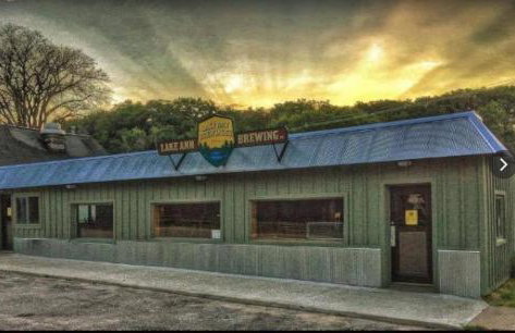 Bryan Lake Oasis in Downtown Lake Ann - Foto 33