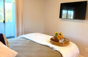 Echo Lake view condo - newly renovated - centrally located - Photo 18