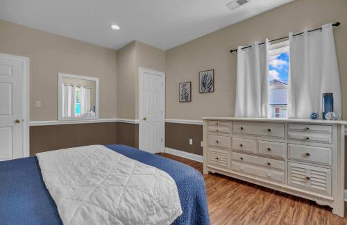 Lakefront Getaway with Dock Pool Sunset Games - Foto 31