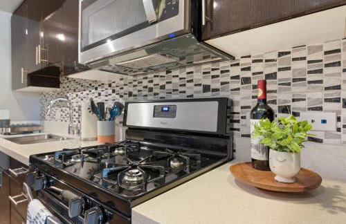 5-Star Irvine | Luxe 2BR w/ Pool, Gym & Parking - Foto 22