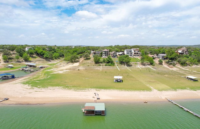 Luxury Lakefront Home-private Dock - Dipping Pool! - Foto 31