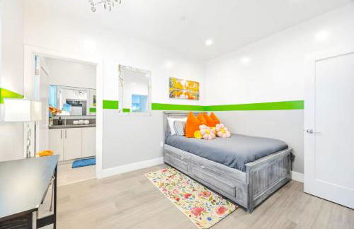 B- InstaWorthy & Family-Friendly NoHo Gem- Near Universal & Hollywood with Parking, Games, and Hot Tub - Foto 13