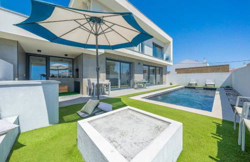 Black Pool House just 10 minutes away from the beach - Foto 16