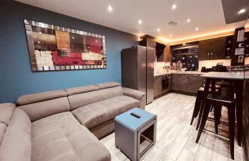 MODERN SUITES -5 Bedroom House- With FREE PARKING Birmingham city - Foto 4