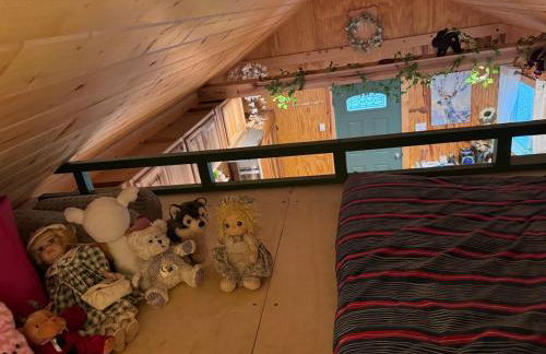 Enchanted Hollow- Cozy, Romantic Woodland Getaway - Photo 47