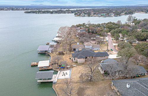 Lakefront Family Home for 12 w Picturesque Views & Patio - Foto 49