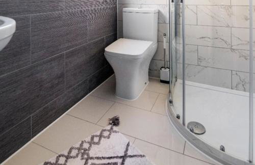 Luxury House 4 ensuite bedrooms, free parking ,wifi - Foto 24