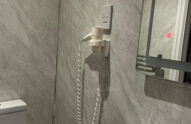 The Lily Aparts - Photo 16