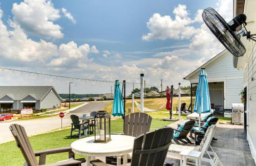 Greenwood Getaway with Furnished Patio and Lake View - Foto 23