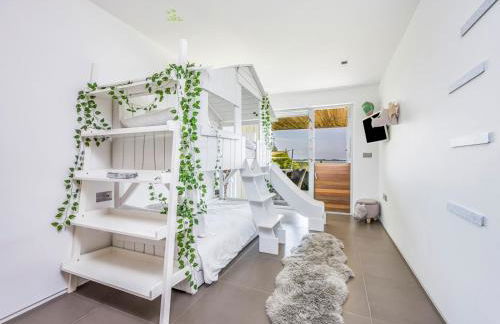 Breathtaking Home with Parking - Pass the Keys - Photo 22