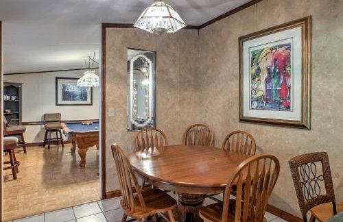 Ooltewah Cabin with Grill, Pool Table and Porch! - Foto 9