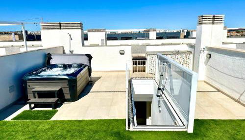 Penthouse 2-Rooms with Private Jacuzzi in the Solarium - Photo 2