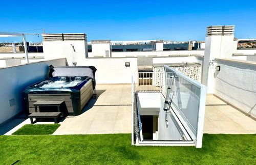 Penthouse 2-Rooms with Private Jacuzzi in the Solarium - Photo 2